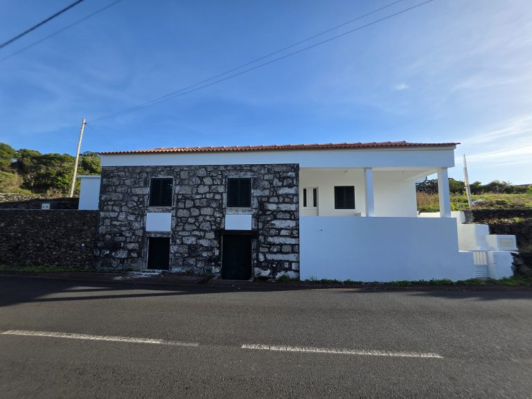 Moradia T2 Renovada no Guindaste, Candelária, Madalena (Pico)