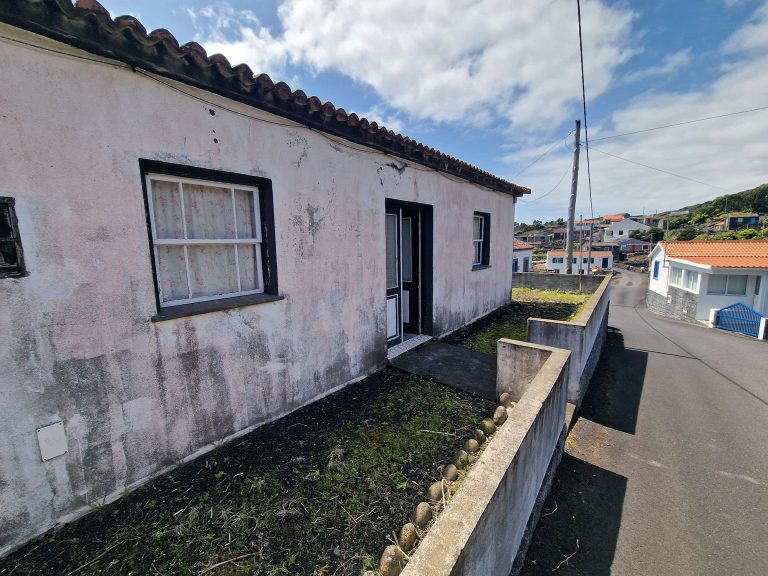 Moradia para Recuperar na Calheta do Nesquim, Lajes do Pico