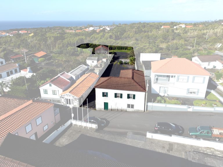 Moradia T2 Recuperada com Jardim no Centro da Madalena, Ilha do Pico