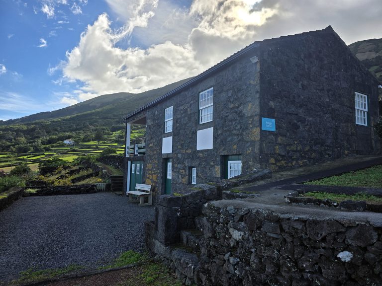 Duas Moradias T2 com Vista Mar e Potencial Turístico – Santo Amaro, São Roque do Pico