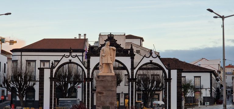 Procura acima da oferta em Ponta Delgada: o que significa para compradores, vendedores e investidores?